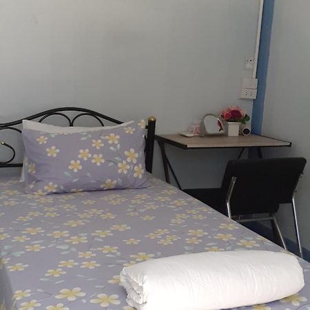 Baansu Hostel Банкок Екстериор снимка