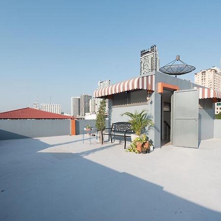Baansu Hostel Банкок Екстериор снимка
