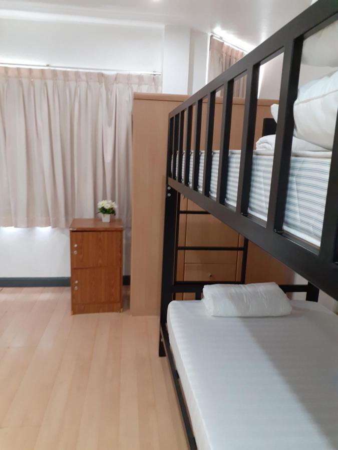 Baansu Hostel Банкок Екстериор снимка