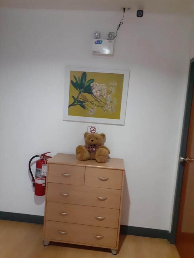 Baansu Hostel Банкок Екстериор снимка