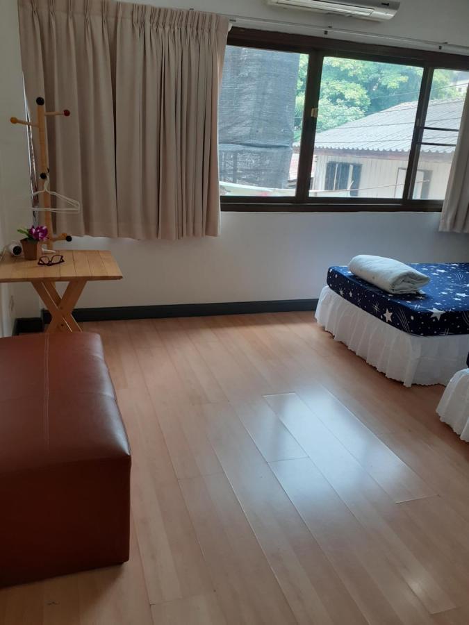 Baansu Hostel Банкок Екстериор снимка