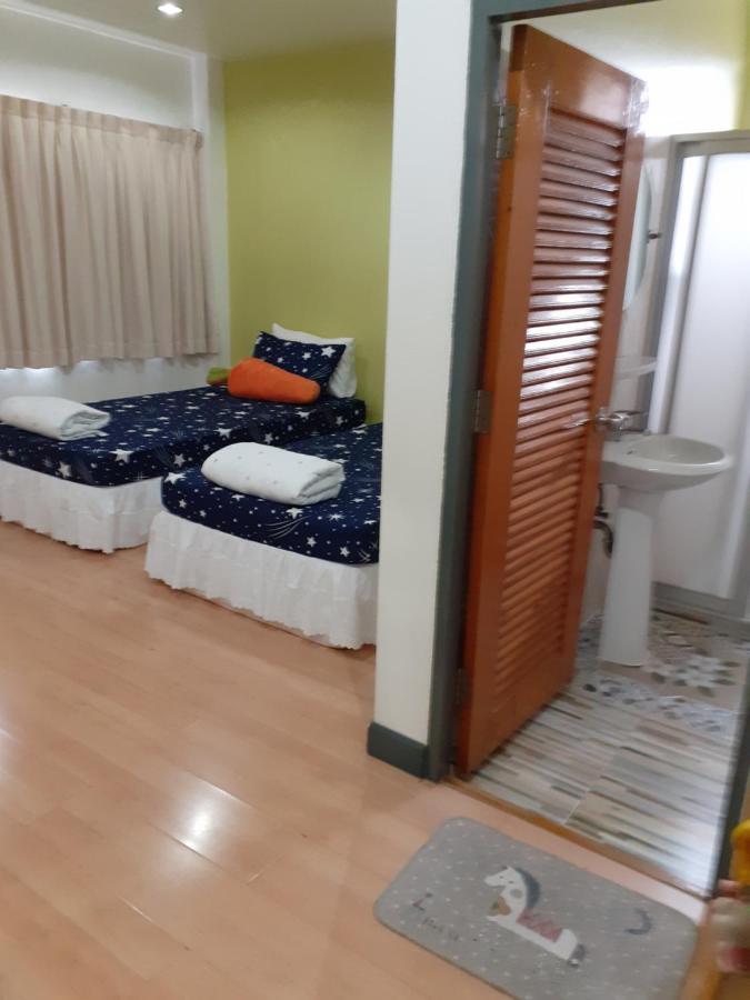 Baansu Hostel Банкок Екстериор снимка