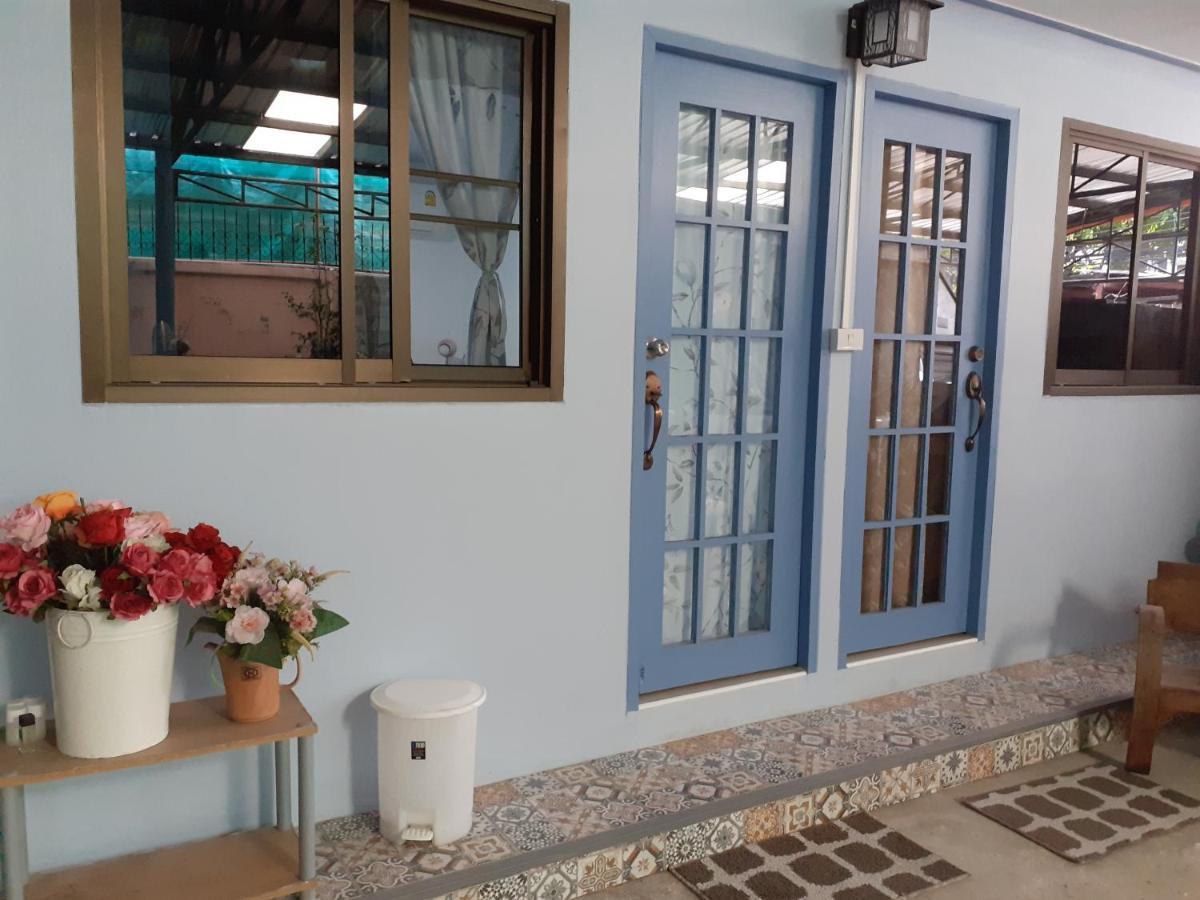 Baansu Hostel Банкок Екстериор снимка