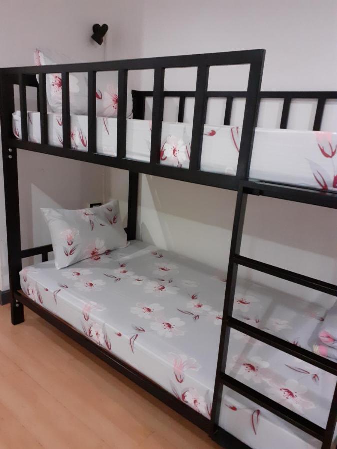 Baansu Hostel Банкок Екстериор снимка