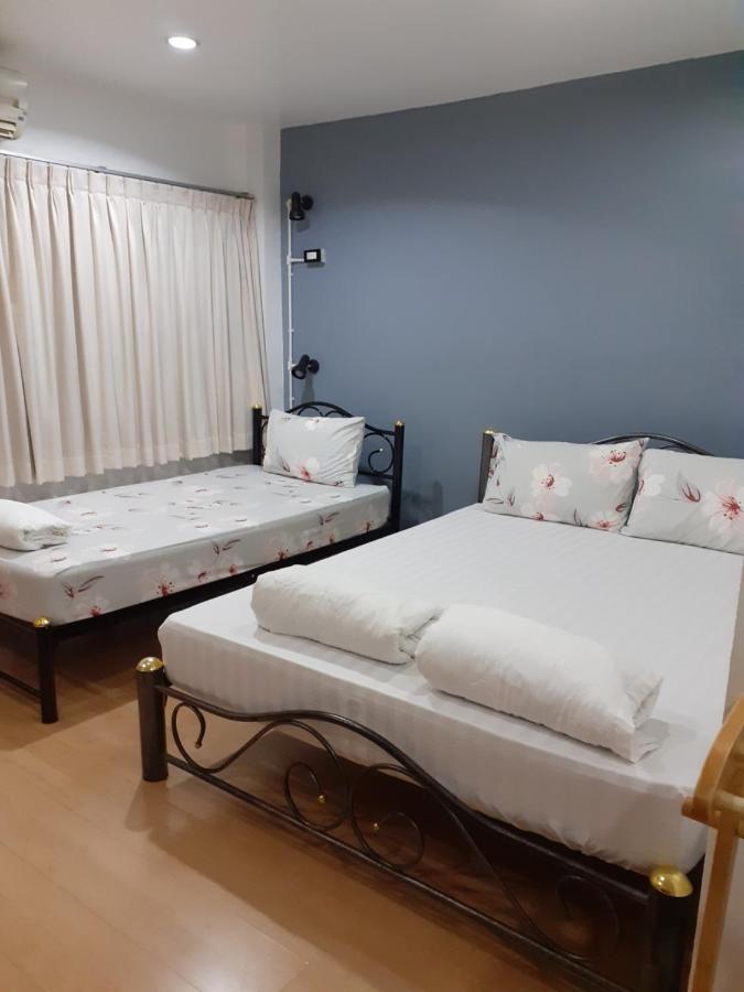 Baansu Hostel Банкок Екстериор снимка