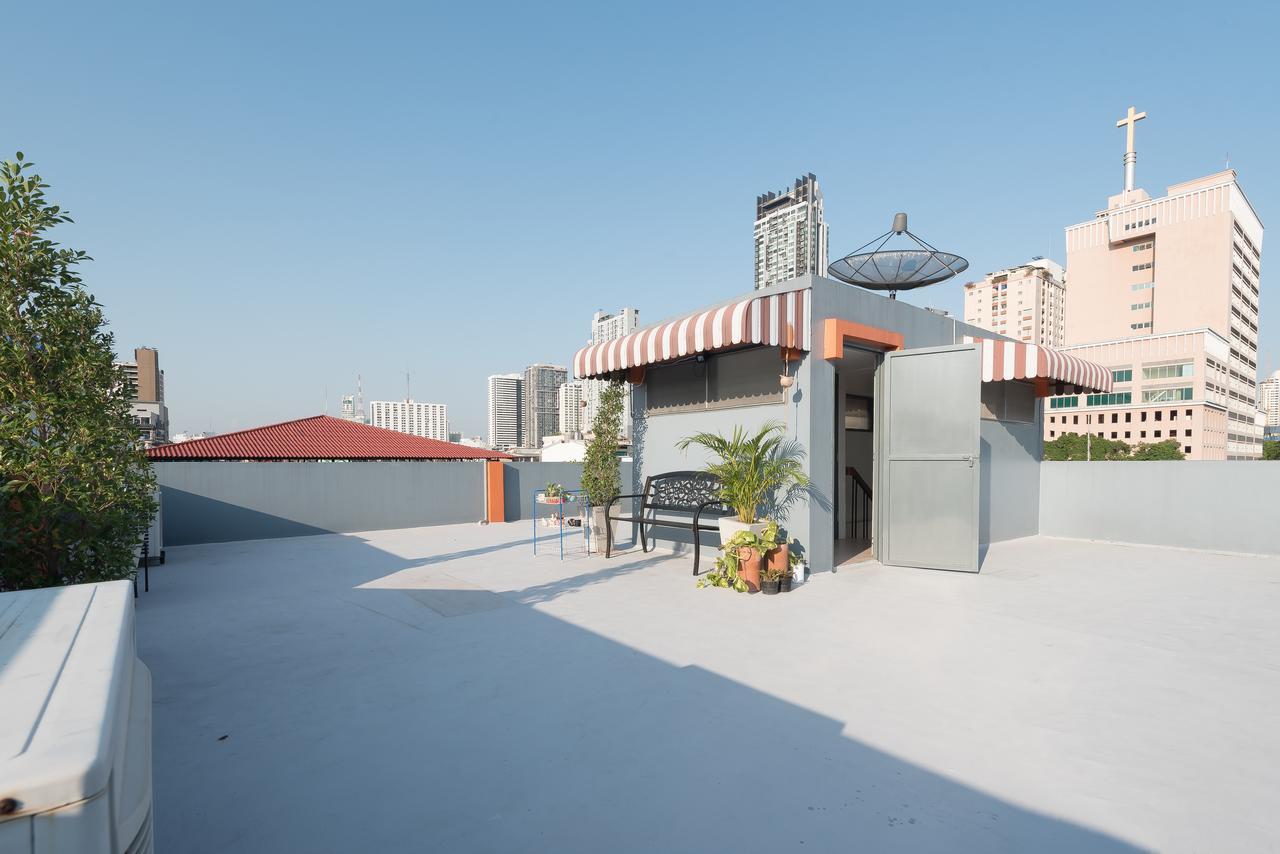 Baansu Hostel Банкок Екстериор снимка
