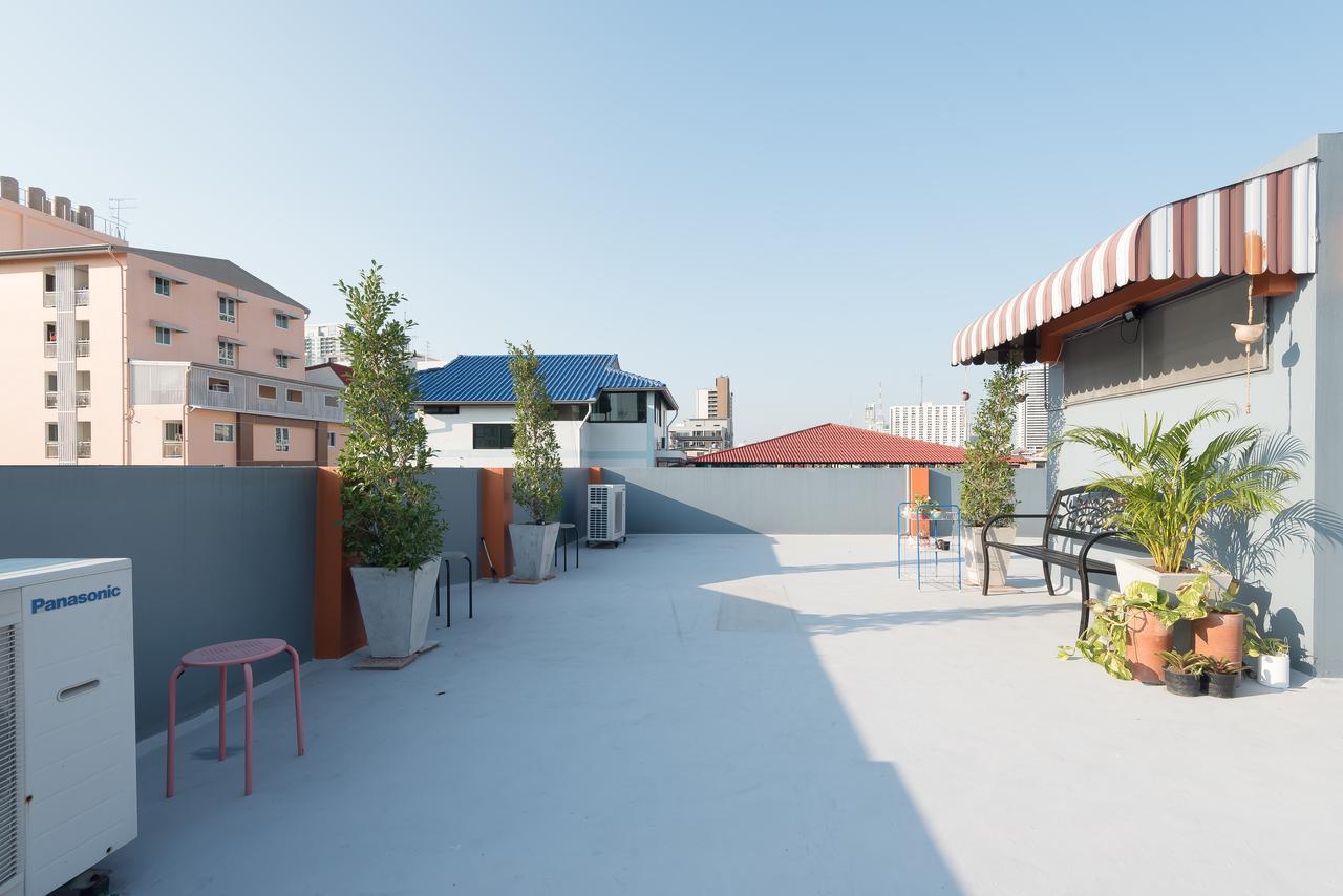 Baansu Hostel Банкок Екстериор снимка